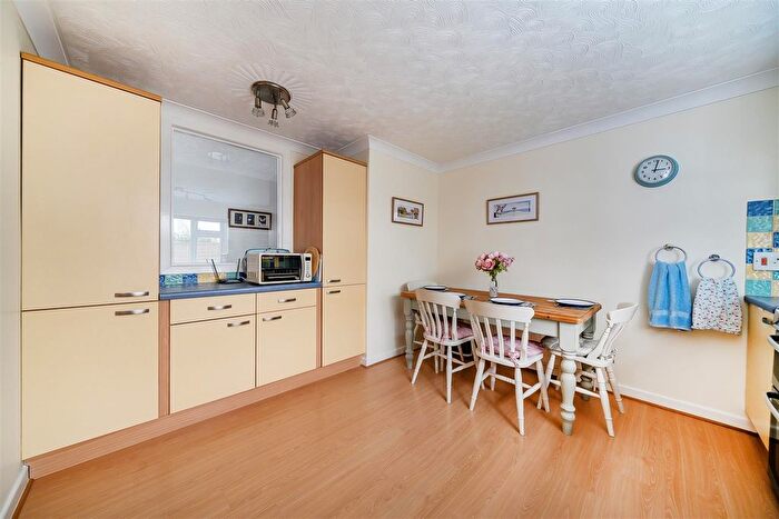 1 Bedroom Flat For Sale In Cliff Avenue, Swanage, BH19