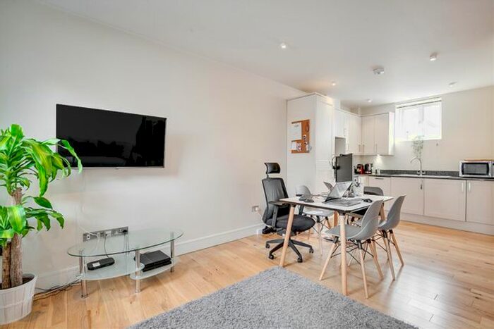 1 Bedroom Flat To Rent In Chiswick High Road, Chiswick, London, W4