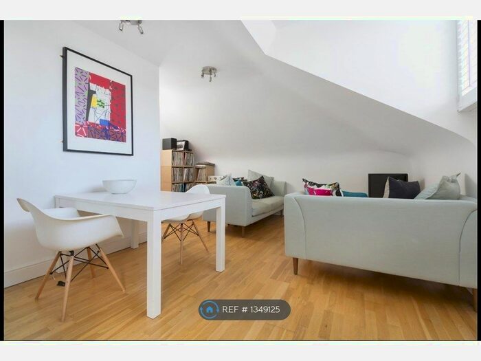 2 Bedroom Flat To Rent In Thurlow Park Road, London, SE21