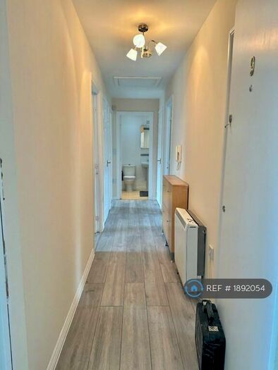 3 Bedroom Flat To Rent In Crunden Road, Croydon, CR2