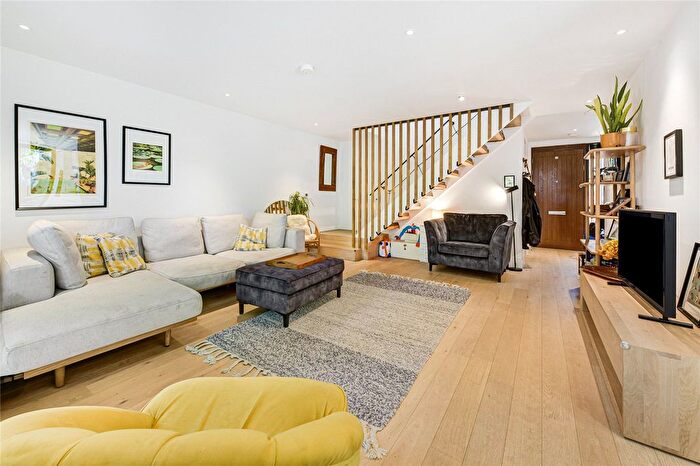 4 Bedroom Mews To Rent In Walcot Mews, Walcot Square, London, SE11