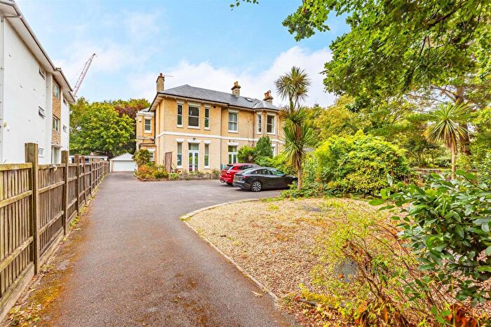 6 Bedroom Semi-Detached House To Rent In Grove Road, Bournemouth, BH1