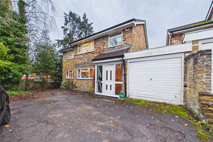 4 Bedroom Link Detached House For Sale In Mickle Hill, Sandhurst, Berkshire, GU47