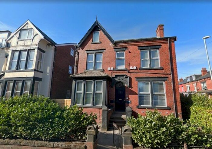 2 Bedroom Flat To Rent In Harehills Lane, Leeds, LS8
