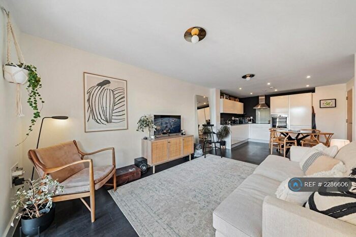 3 Bedroom Flat To Rent In Mildmay Avenue, London, N1