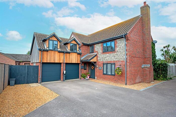 4 Bedroom Detached House For Sale In Watsons Close, Hopton-on-sea, NR31