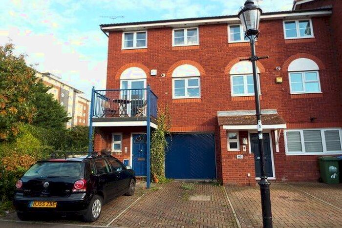 3 Bedroom Town House To Rent In Captains Place, Southampton, SO14