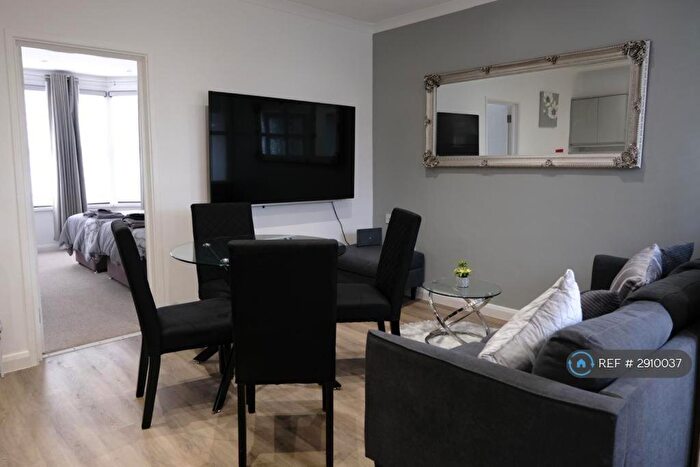 2 Bedroom Flat To Rent In County Road, Swindon, SN1