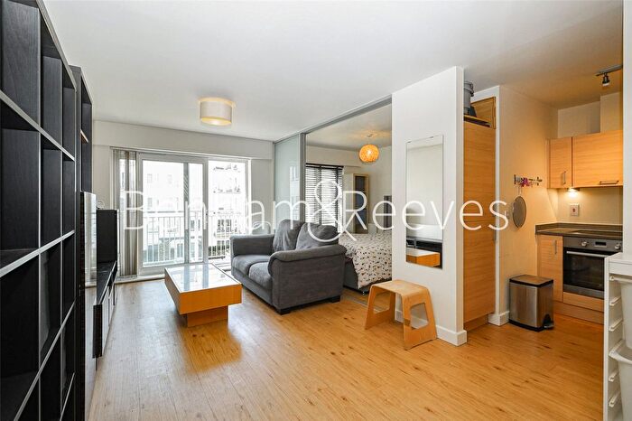 1 Bedroom Flat To Rent In Boulevard Drive, London, NW9