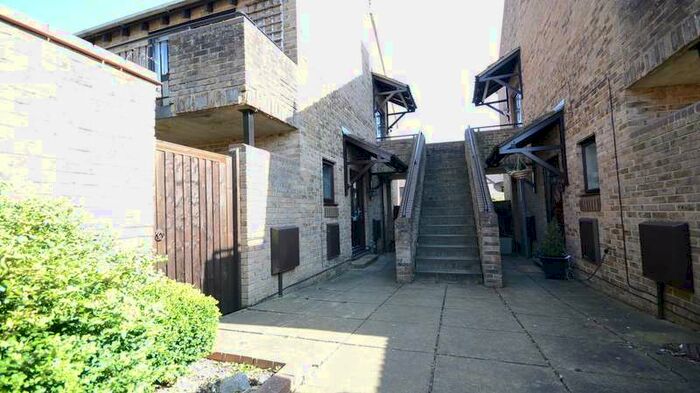 Flat To Rent In Maiden Place, Lower Earley, RG6