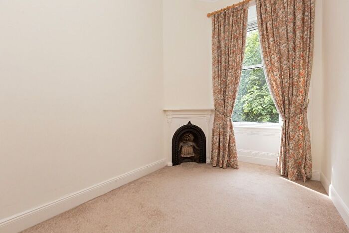 3 Bedroom Flat To Rent In Morningside Gardens, Morningside, Edinburgh, EH10