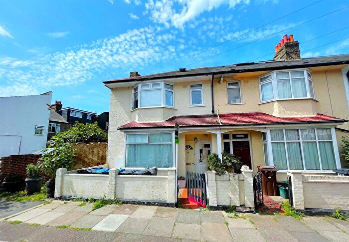 2 Bedroom Flat For Sale In Carter Road, London, SW19