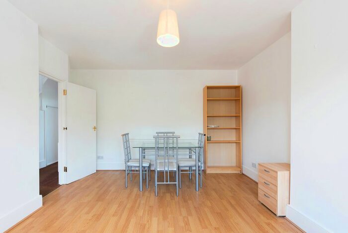 2 Bedroom Property To Rent In Evelyn Road, London, SW19