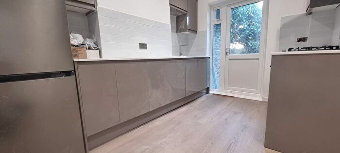 2 Bedroom Terraced House To Rent In Glenwood Road, SE6
