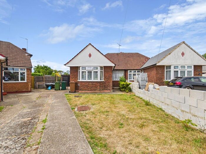 2 Bedroom Bungalow For Sale In Brook Close, Stanwell, Staines-Upon-Thames, Surrey, TW19