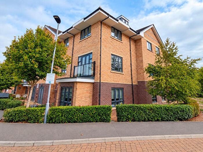 2 Bedroom Flat For Sale In Charlotte Court, Welwyn Garden City, AL7