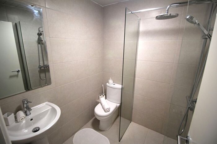 1 Bedroom Studio To Rent In Flat, Kelso Road, LS2