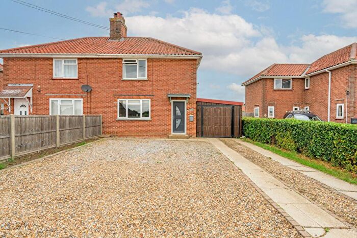 3 Bedroom Semi Detached House For Sale In High Road, Roydon, IP22