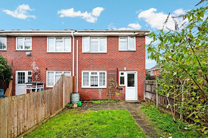 Maisonette For Sale In Delaporte Close, Epsom, KT17