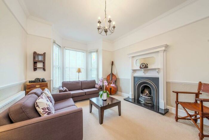 1 Bedroom Flat To Rent In Cricklewood Lane, West Hampstead, London, NW2