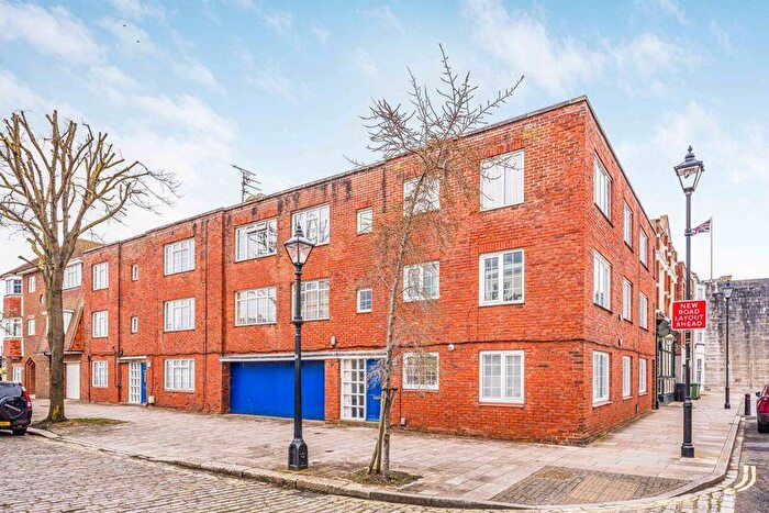 2 Bedroom Flat For Sale In Grand Parade, Old Portsmouth, PO1