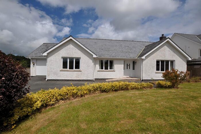 3 Bedroom Detached Bungalow For Sale In Cwrtnewydd, Llanybydder, SA40