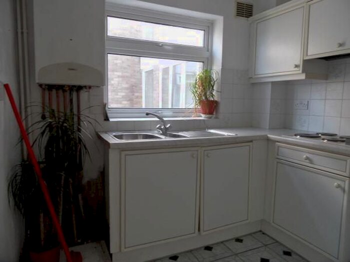 1 Bedroom Detached House To Rent In Lancaster Road, London, SE25