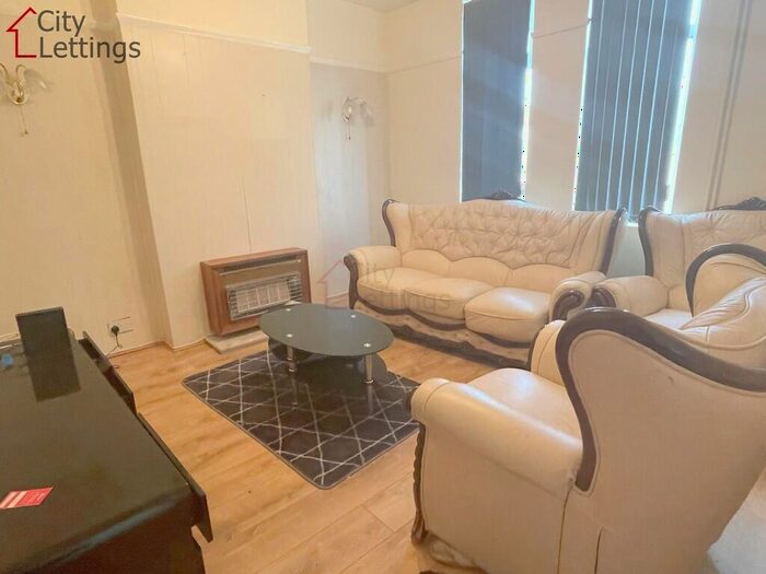 2 Bedroom End Of Terrace House To Rent In Cycle Road, NG7