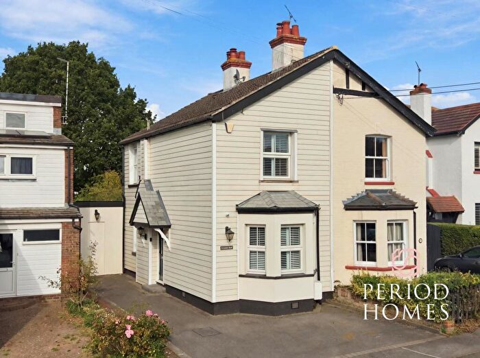 3 Bedroom Semi-Detached House For Sale In Station Road, Billericay, CM12