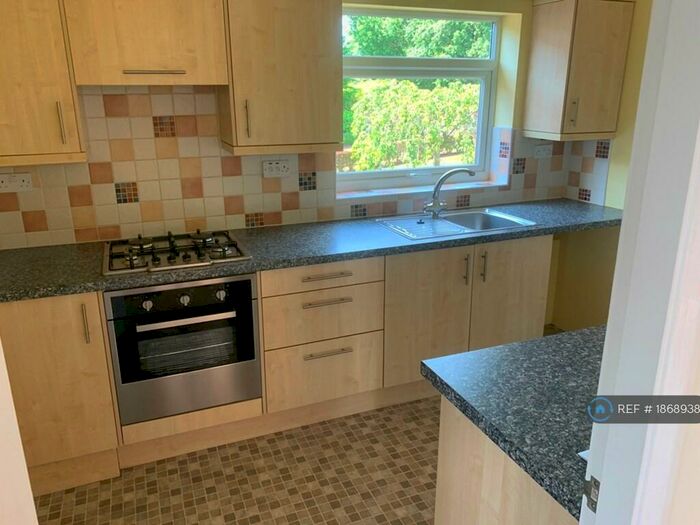 2 Bedroom Flat To Rent In St. Johns Road, Chesterfield, S41