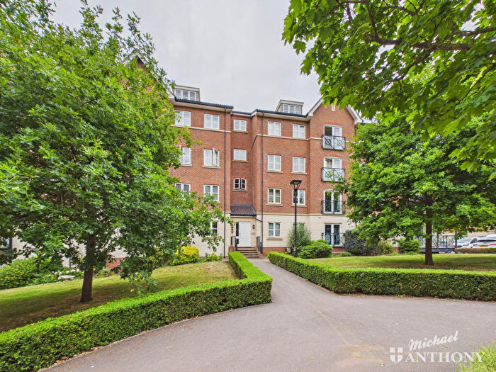 2 Bedroom Apartment For Sale In Viridian Square, Aylesbury, HP21