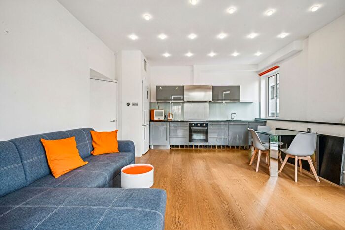 2 Bedroom Flat For Sale In Marshall Street, London, W1F