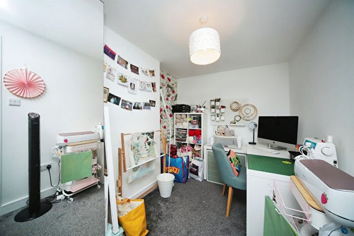 3 Bedroom Terraced House For Sale In Bindon Road, Taunton, TA2