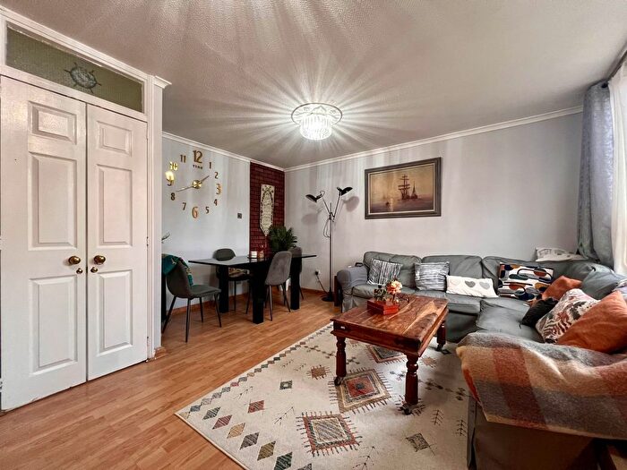 3 Bedroom Maisonette For Sale In Morse Close, London, E13