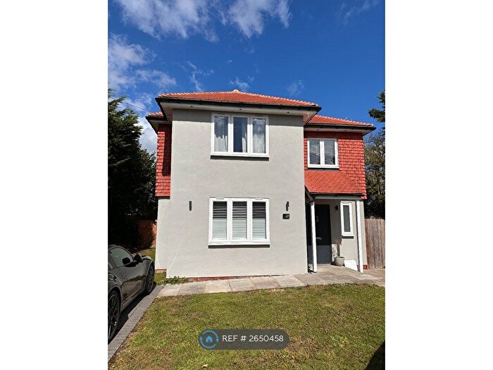 4 Bedroom Detached House To Rent In Parkhurst Road, Horley, RH6