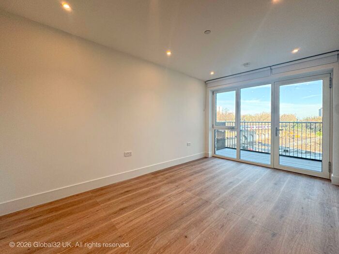 1 Bedroom Flat For Sale In Bow Common Lane, London, E3