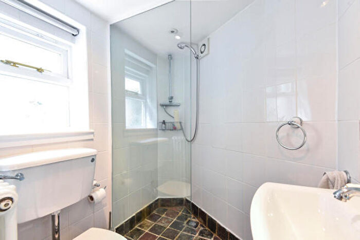 3 Bedroom House To Rent In Walcot Square, Kennington, London, SE11