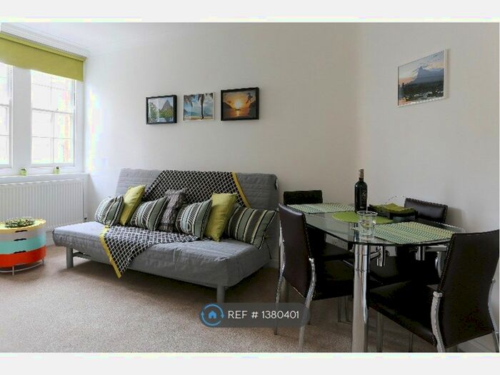 2 Bedroom Flat To Rent In Rashleigh House, London, WC1H