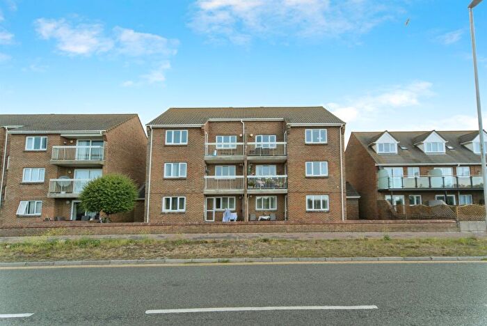 2 Bedroom Flat For Sale In Blakes Way, Eastbourne, BN23