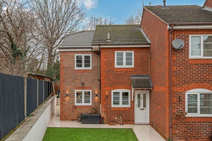 3 Bedroom End Terrace House For Sale In Parish Close, Watford, WD25