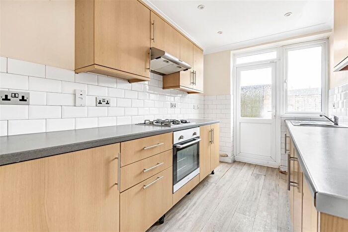 2 Bedroom End Of Terrace House For Sale In Long Furlong Drive, Slough, SL2