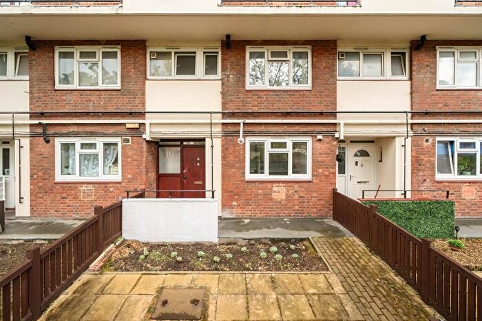 3 Bedroom Flat For Sale In Douglas Way, London, SE8