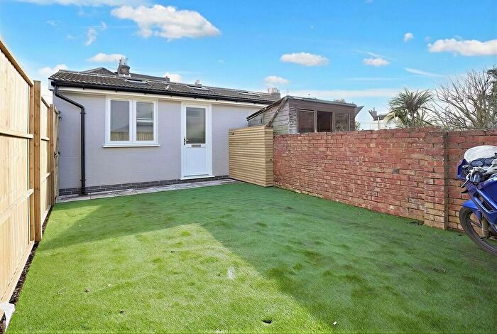 Detached Bungalow To Rent In Cross Street, Maidstone, ME14