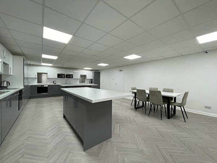 Flat To Rent In Wilbury Villas -, S70