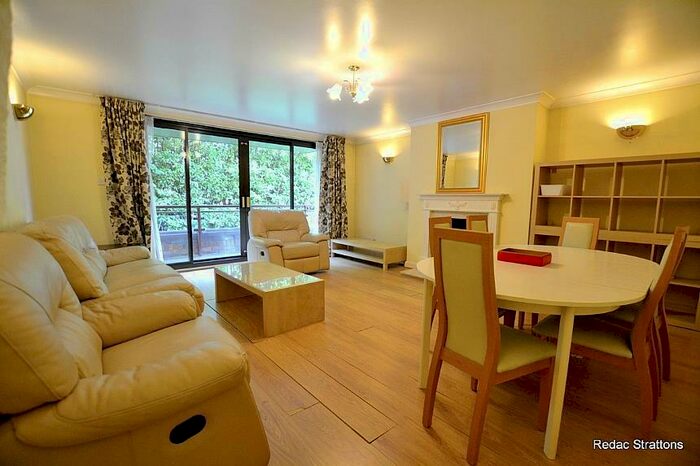 2 Bedroom Flat To Rent In Willow Court, Woodside Park, N12