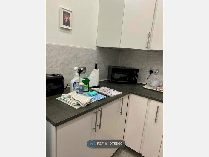 3 Bedroom Semi-Detached House To Rent In Queens Road, Watford, WD17