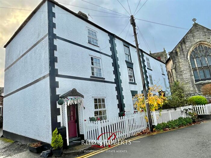 2 Bedroom Town House For Sale In Church Street, Llangollen, Llangollen, LL20