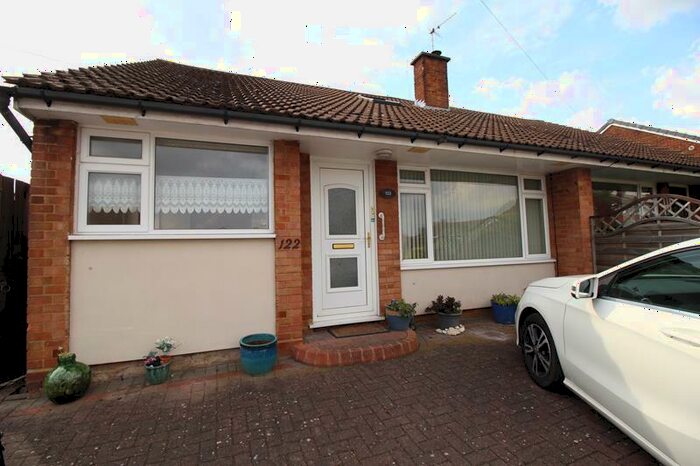 3 Bedroom Bungalow To Rent In Brookfield Road, Bedford, MK41