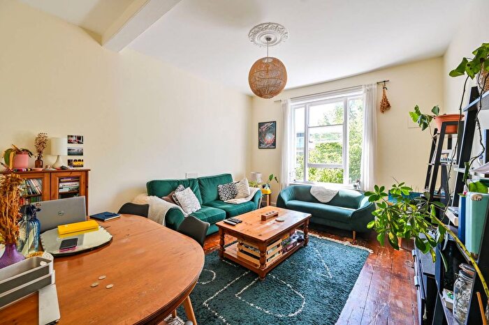 2 Bedroom Flat To Rent In Lordship Lane, East Dulwich, London, SE22