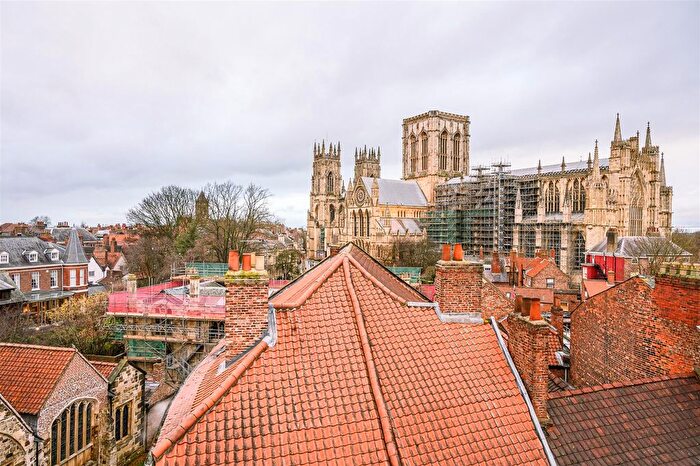 2 Bedroom Flat For Sale In Goodramgate, York, YO1